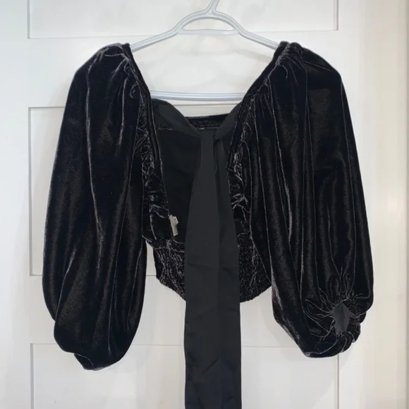 black velvet top with puffy sleeves - Picture 2 of 4